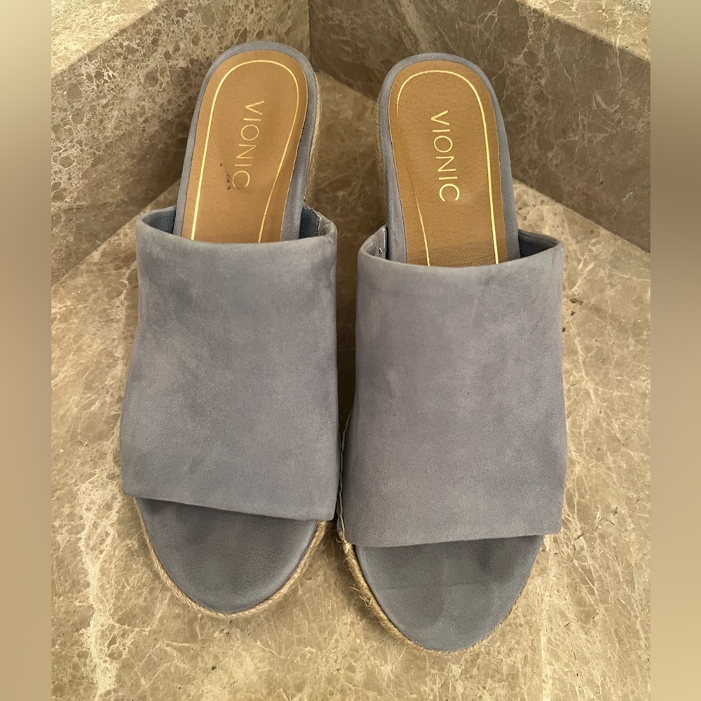 Vionic wedge